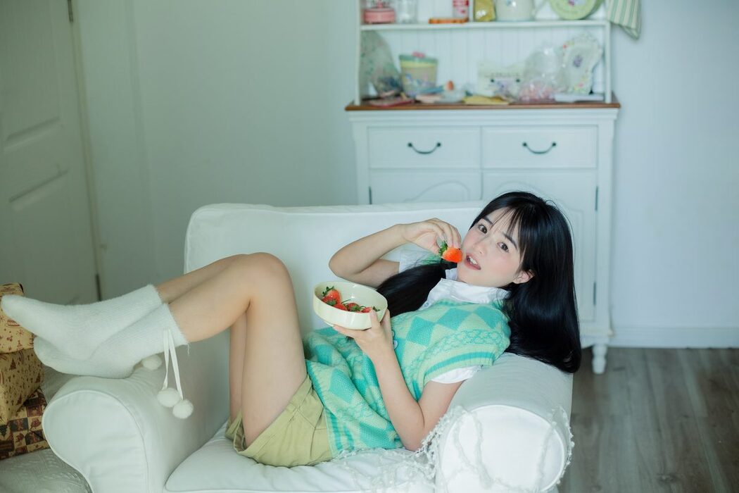 YiTuYu艺图语 Vol.6151 Xiao Yi Mei Mei Cute