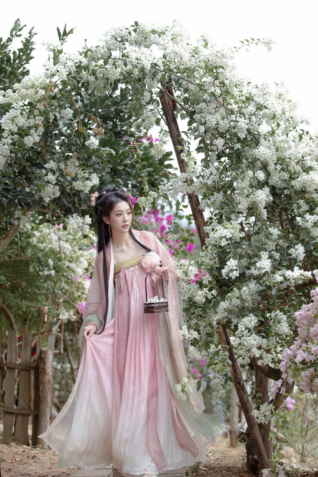YiTuYu艺图语 Vol.6164 Zhi Zhi Qi