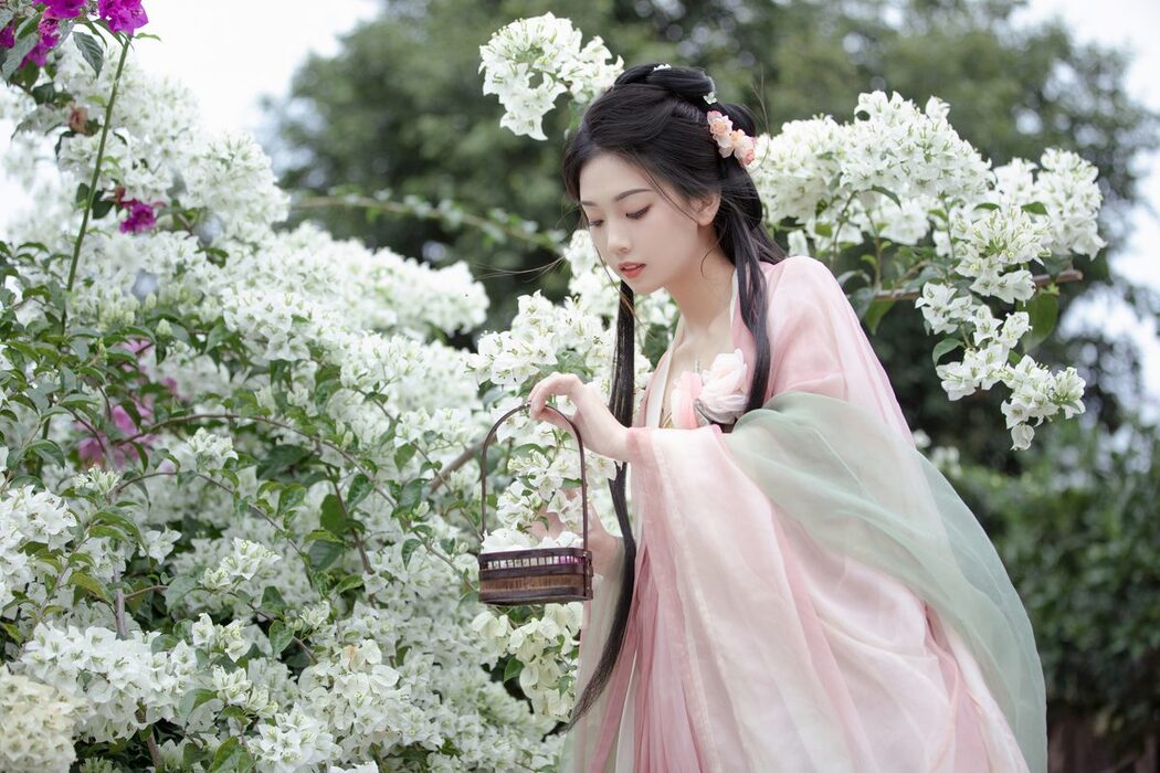 YiTuYu艺图语 Vol.6164 Zhi Zhi Qi