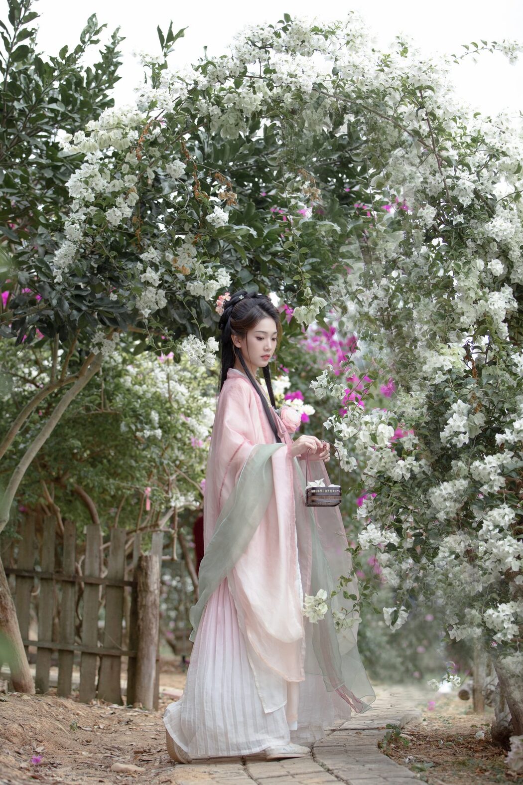YiTuYu艺图语 Vol.6164 Zhi Zhi Qi