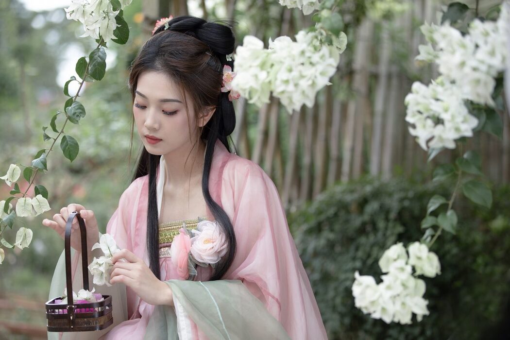 YiTuYu艺图语 Vol.6164 Zhi Zhi Qi