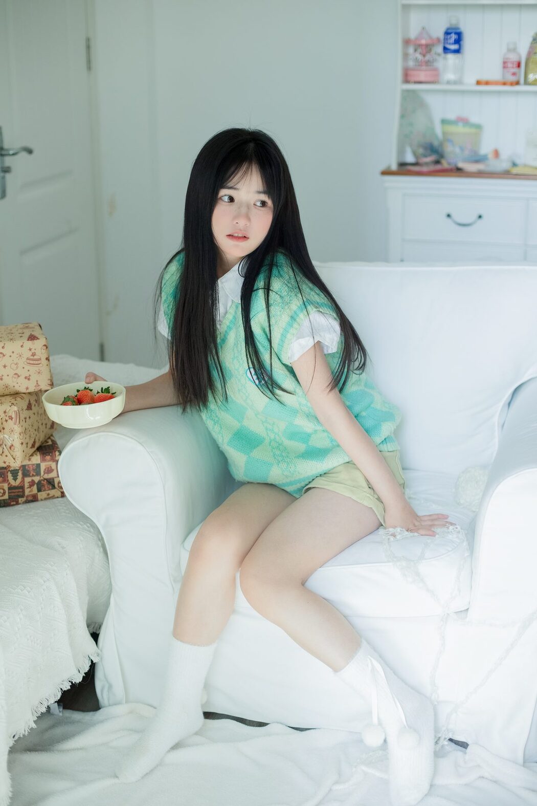 YiTuYu艺图语 Vol.6151 Xiao Yi Mei Mei Cute