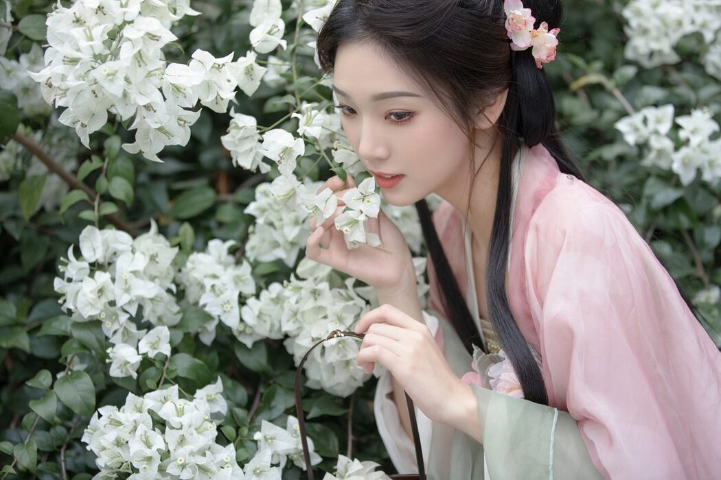 YiTuYu艺图语 Vol.6164 Zhi Zhi Qi