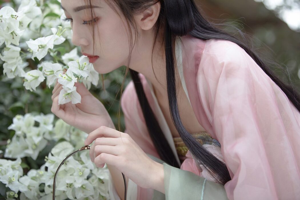 YiTuYu艺图语 Vol.6164 Zhi Zhi Qi