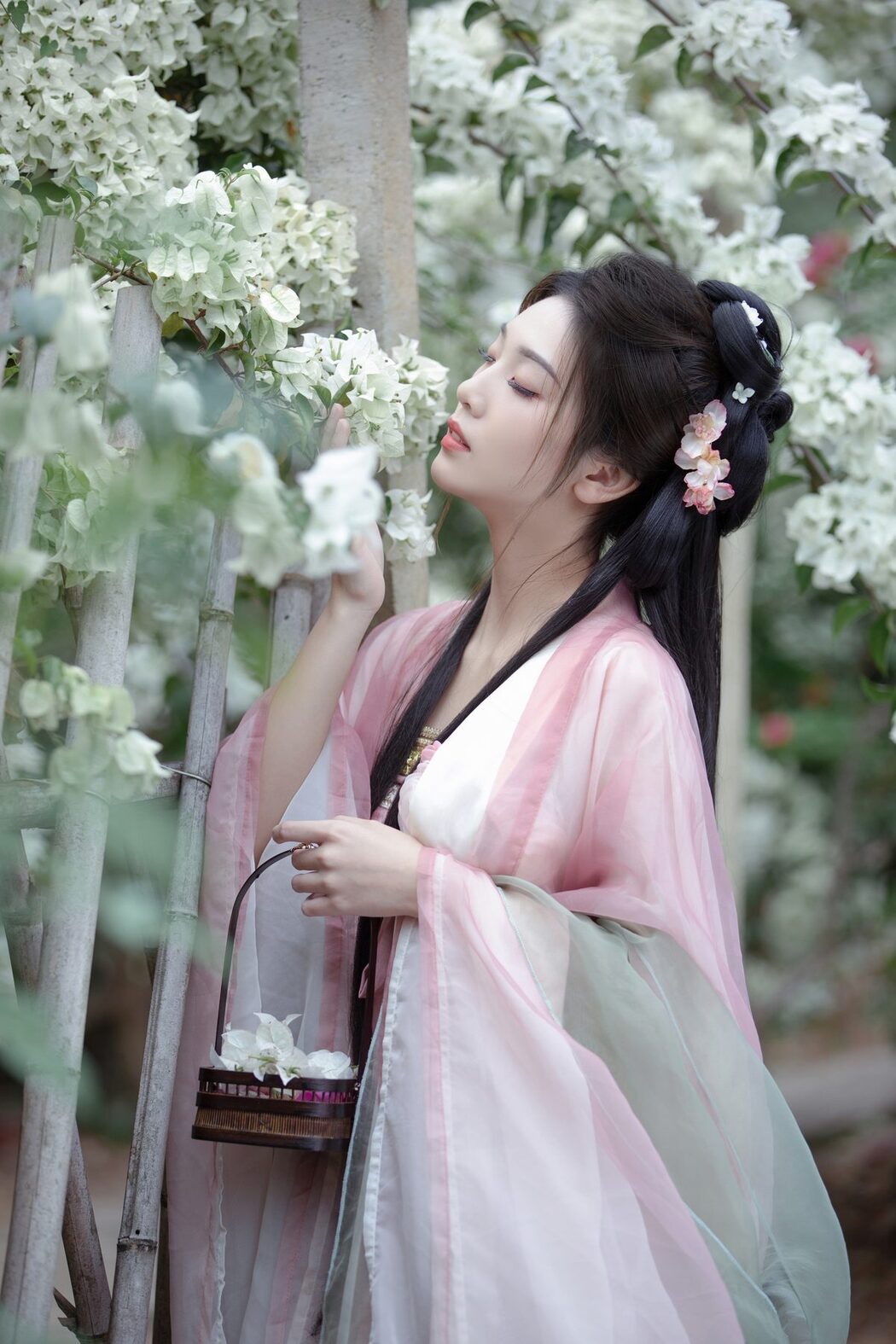 YiTuYu艺图语 Vol.6164 Zhi Zhi Qi