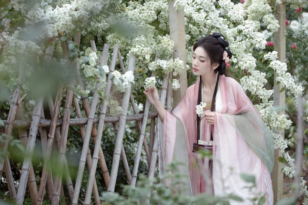 YiTuYu艺图语 Vol.6164 Zhi Zhi Qi