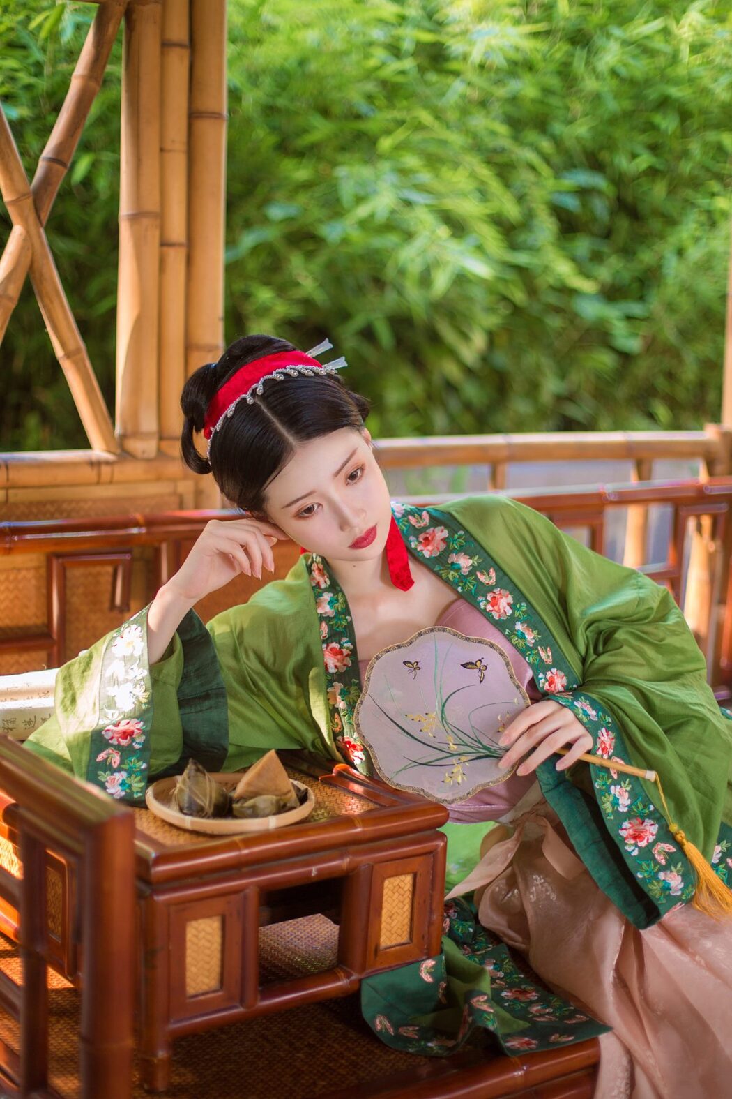 YiTuYu艺图语 Vol.987 Liu Liu Yang Liu Liu