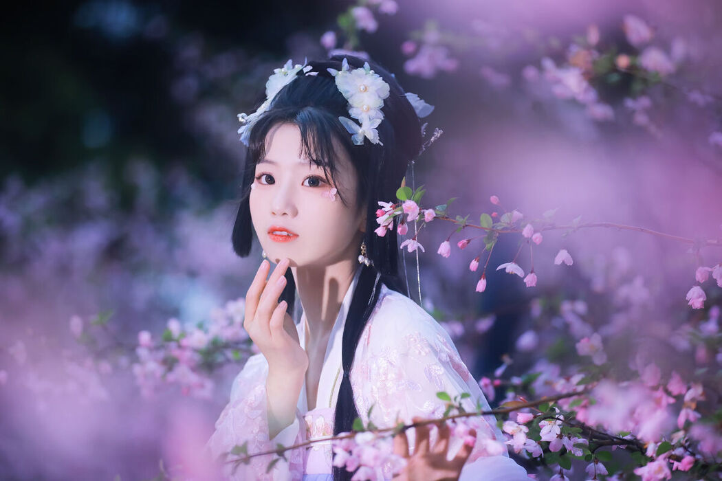 YiTuYu艺图语 Vol.6366 Zhou Zhou AY