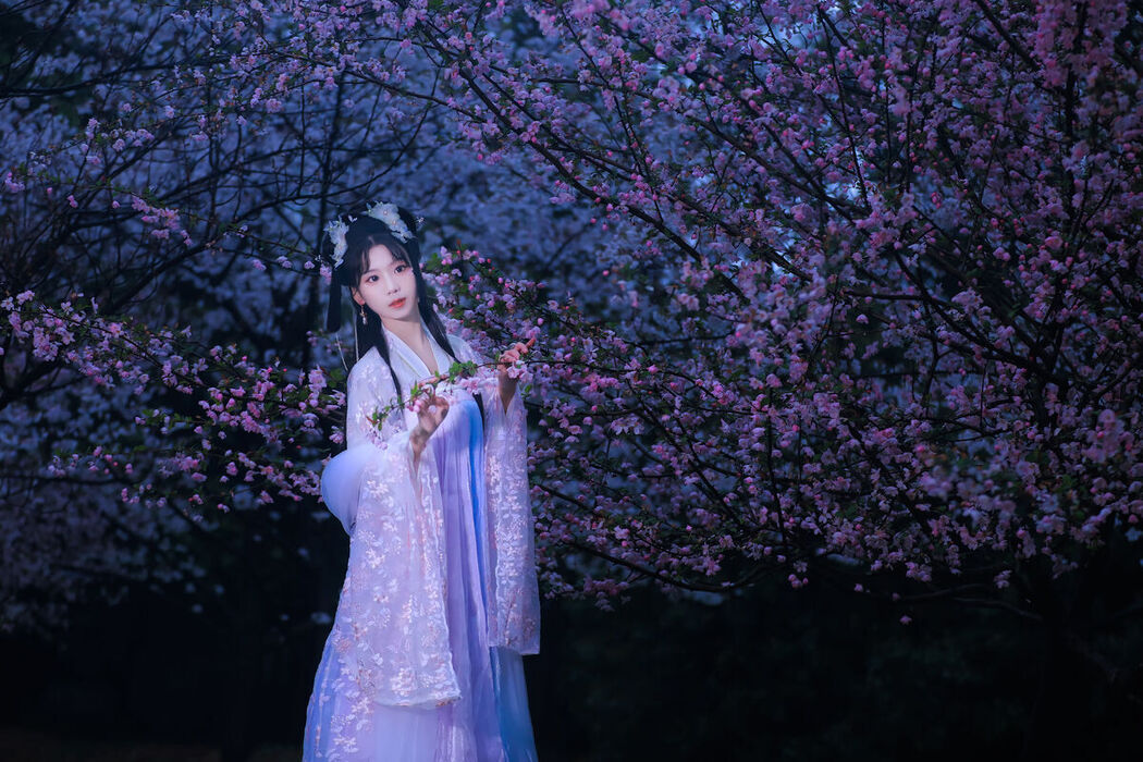 YiTuYu艺图语 Vol.6366 Zhou Zhou AY