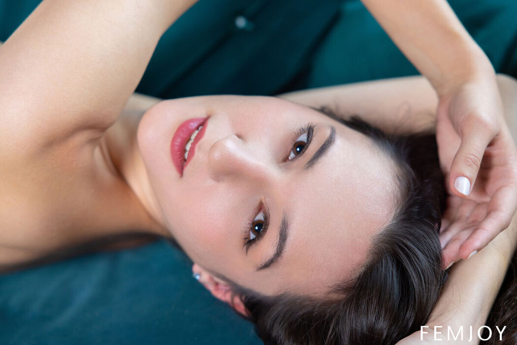 FemJoy Colette Kai – Country House (89P)