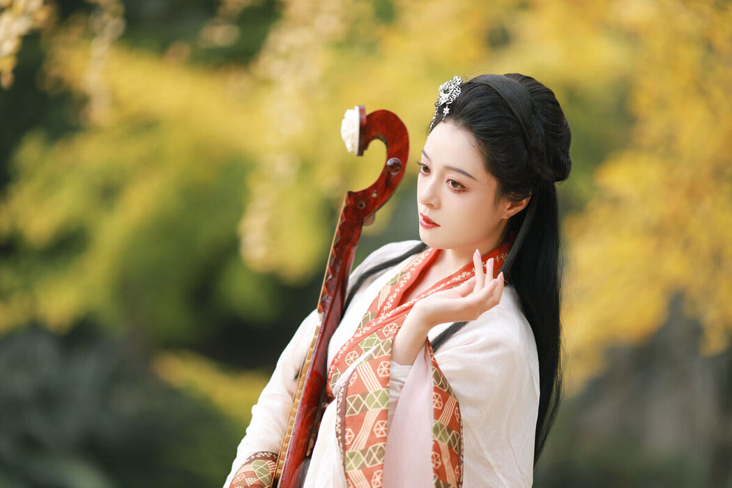 YiTuYu艺图语 Vol.6437 Nu Li Hua Zhuang De Sui Sui