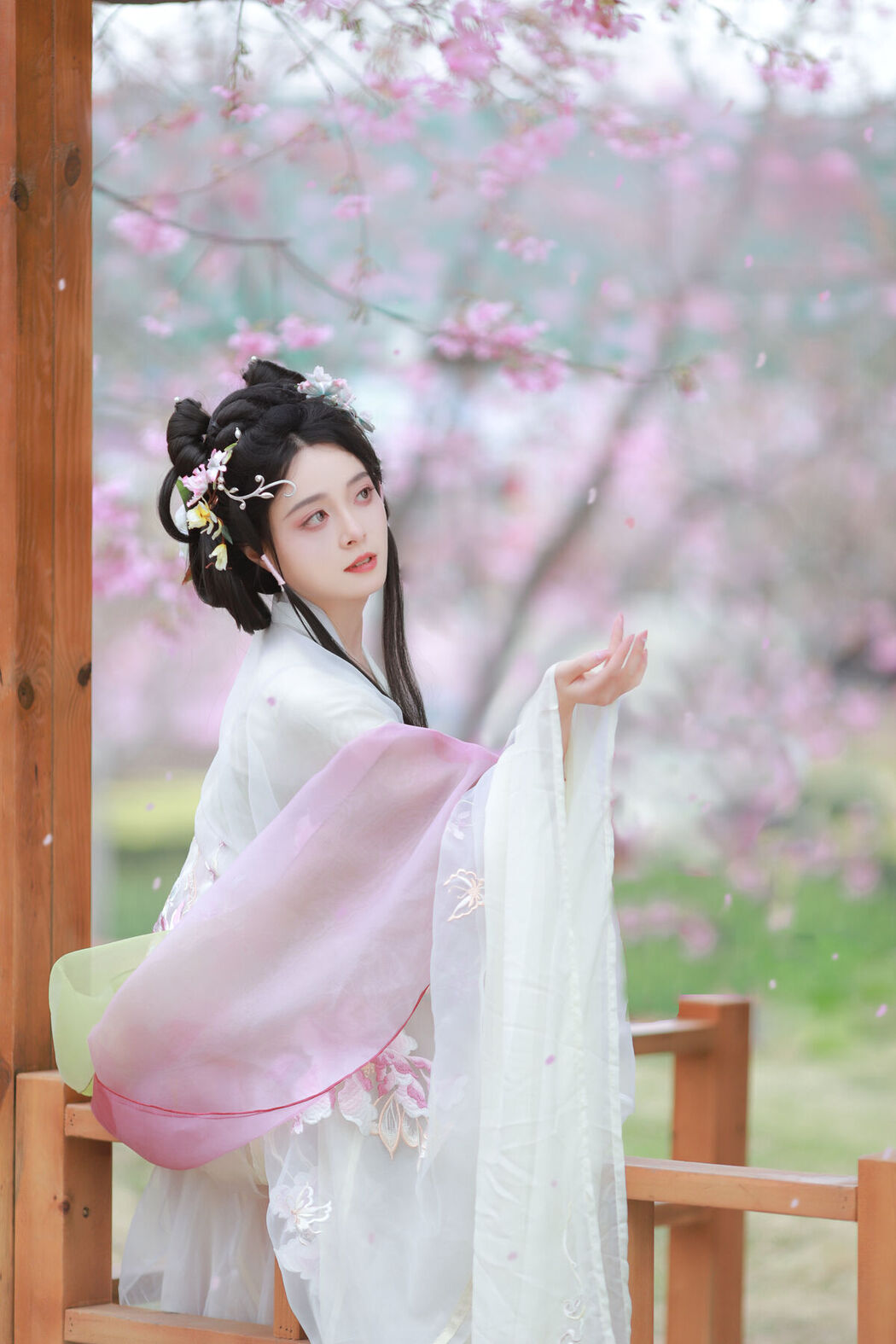 YiTuYu艺图语 Vol.6610 Nu Li Hua Zhuang De Sui Sui