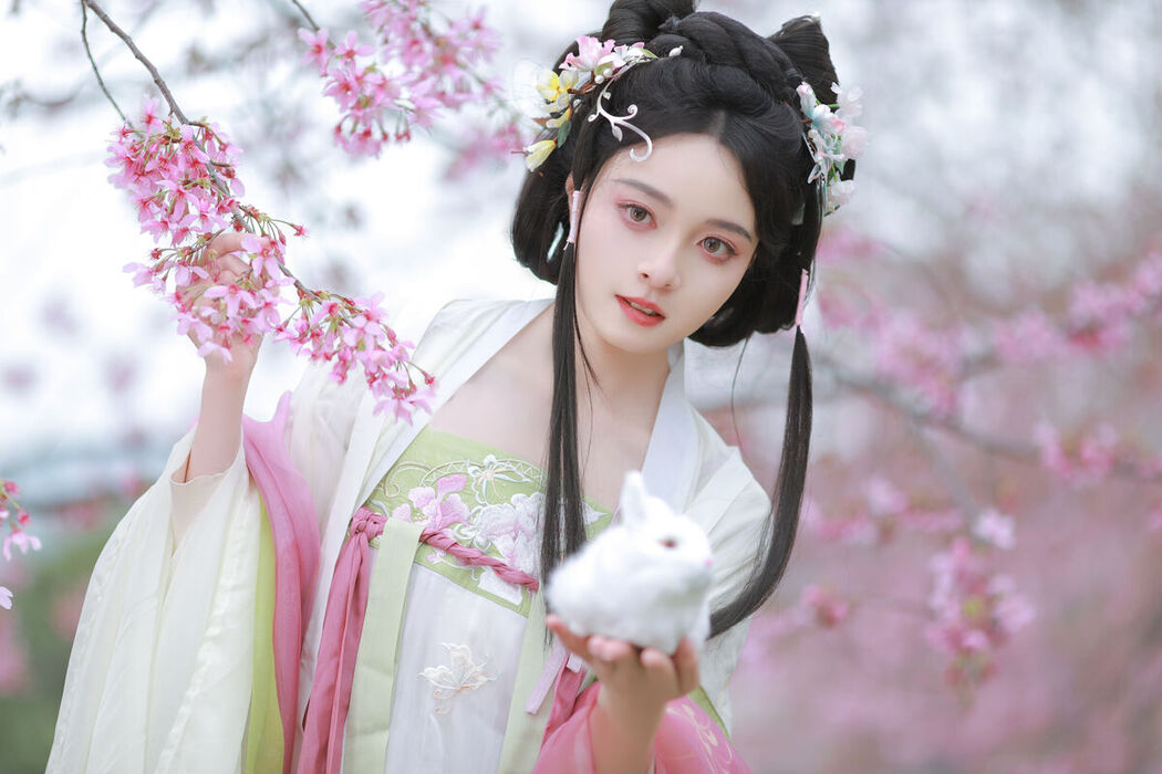 YiTuYu艺图语 Vol.6610 Nu Li Hua Zhuang De Sui Sui