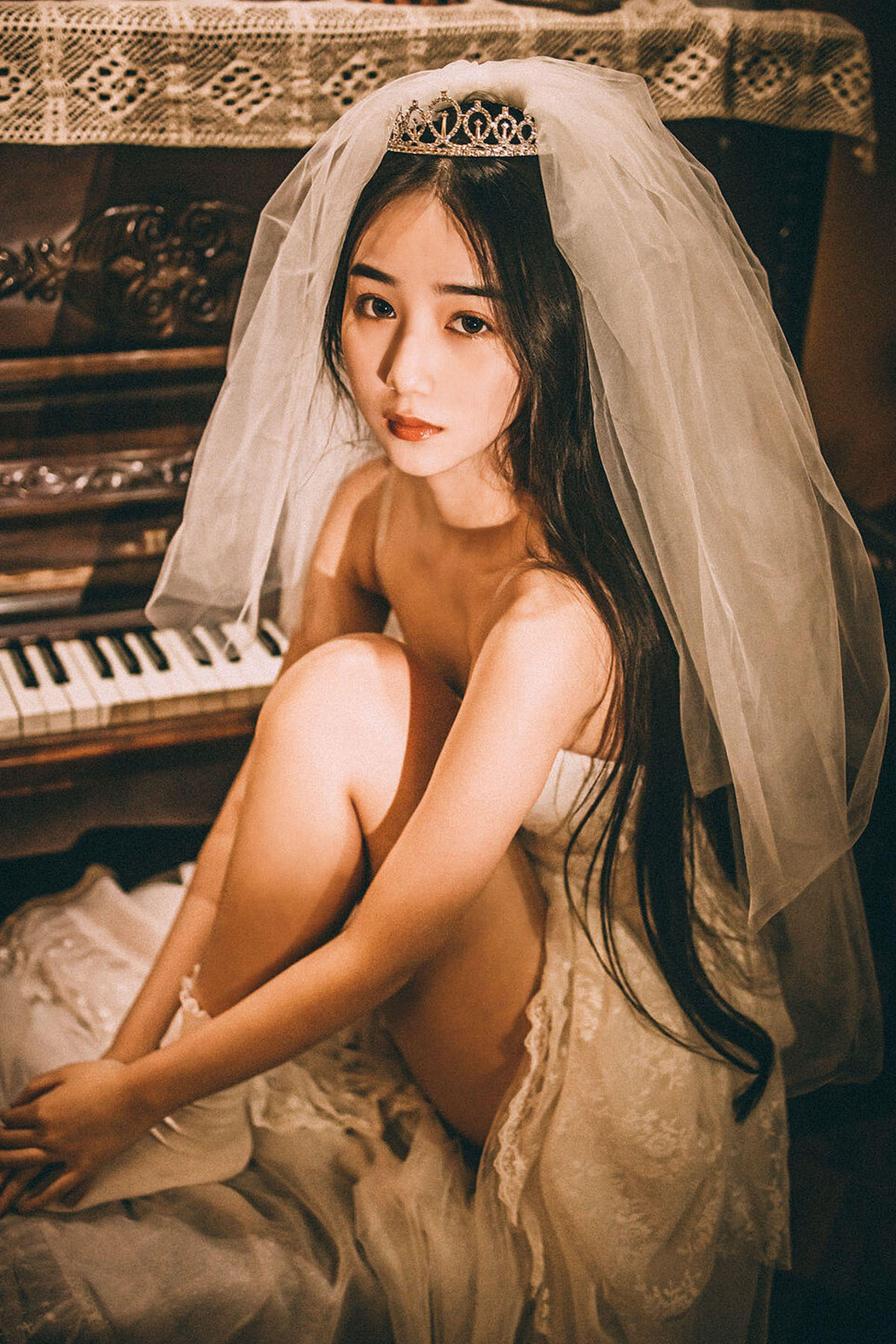 YiTuYu艺图语 Vol.6564 Yi Yu He Bao Dan Cover Photo