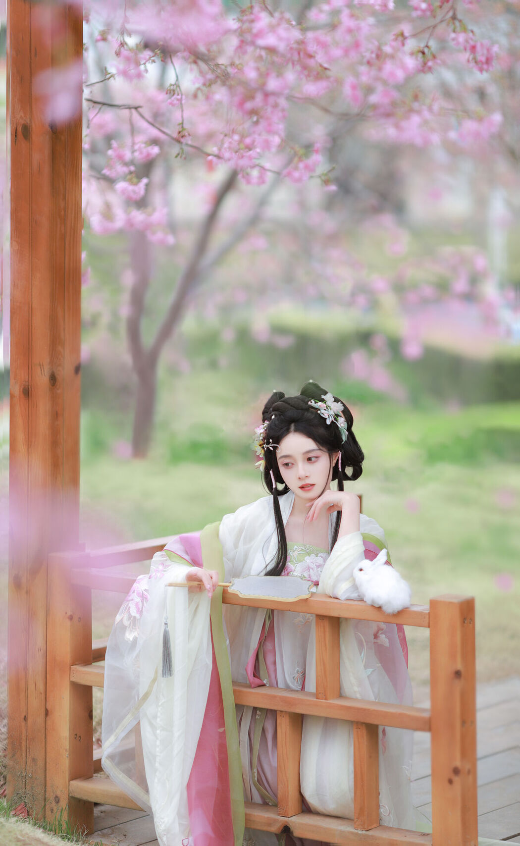 YiTuYu艺图语 Vol.6610 Nu Li Hua Zhuang De Sui Sui