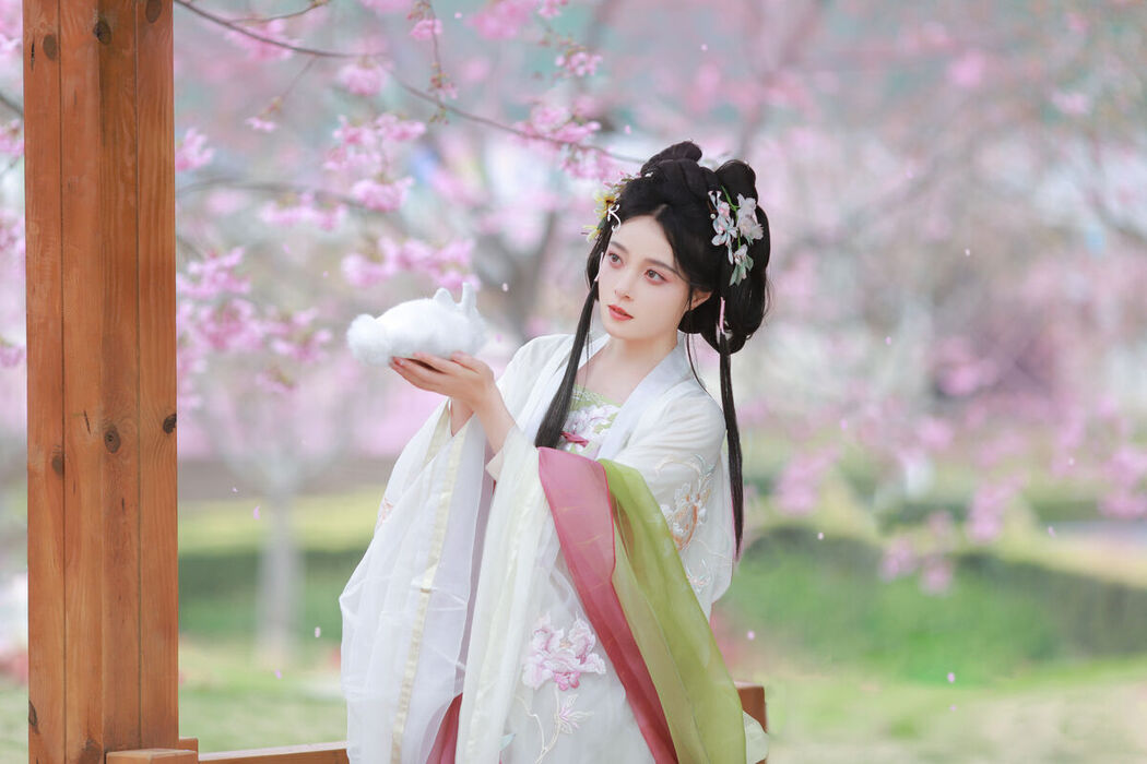 YiTuYu艺图语 Vol.6610 Nu Li Hua Zhuang De Sui Sui