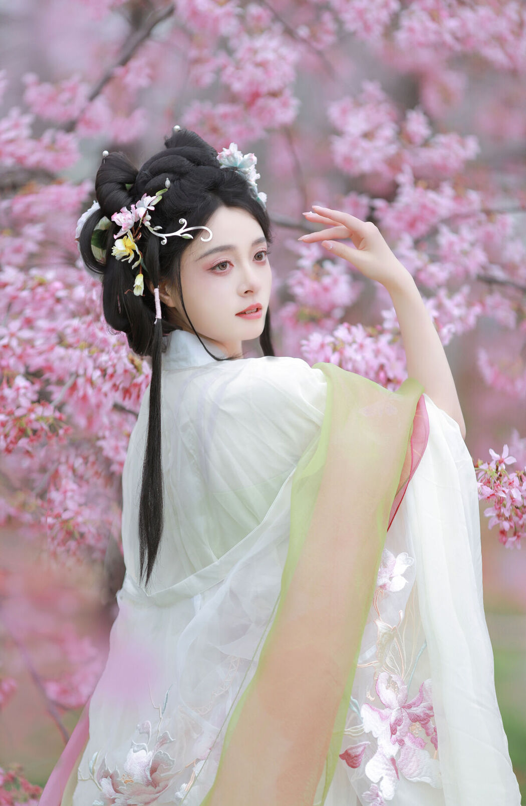 YiTuYu艺图语 Vol.6610 Nu Li Hua Zhuang De Sui Sui