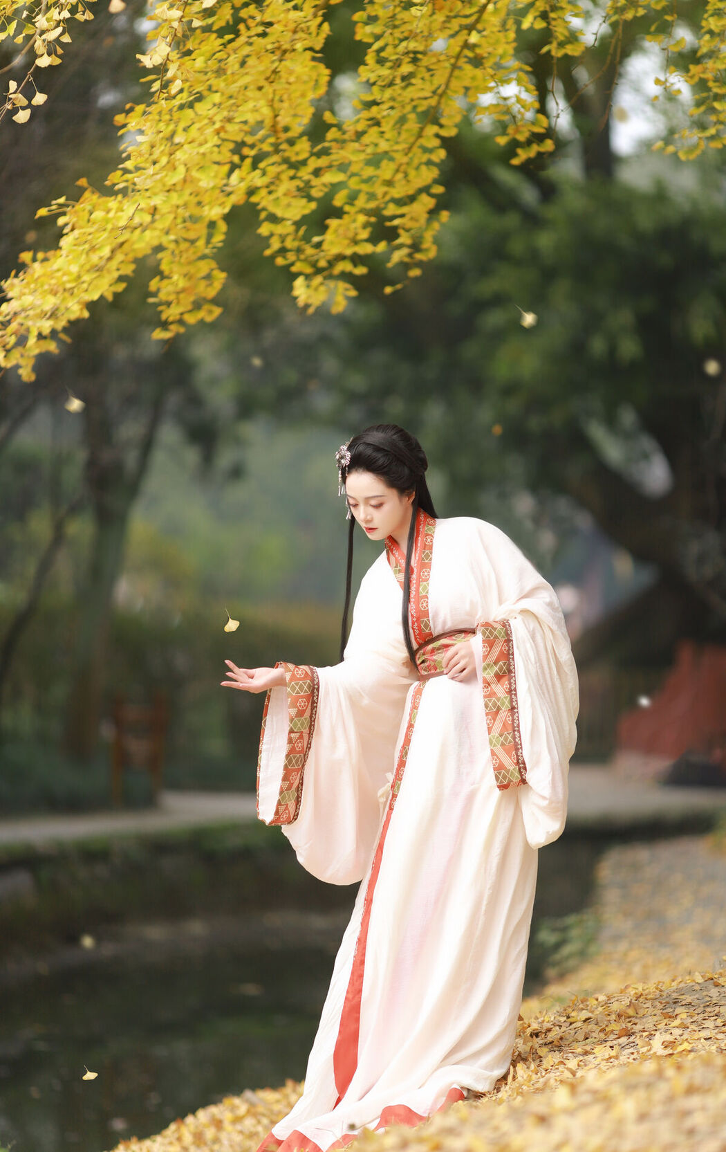 YiTuYu艺图语 Vol.6437 Nu Li Hua Zhuang De Sui Sui