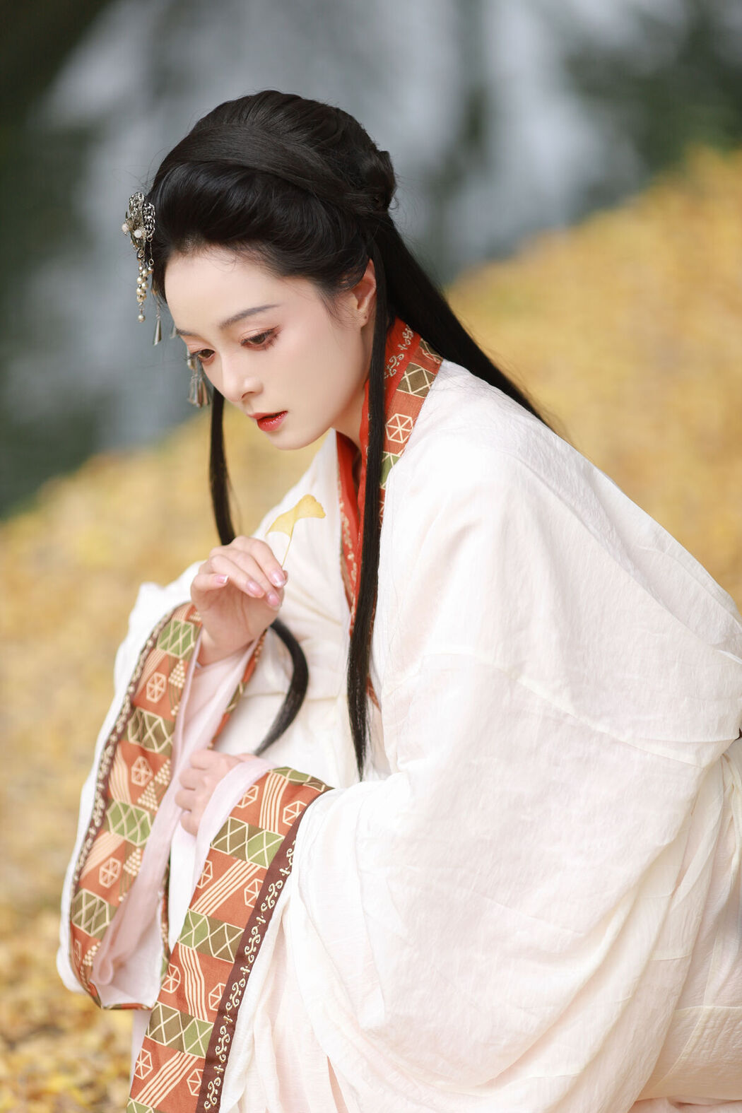 YiTuYu艺图语 Vol.6437 Nu Li Hua Zhuang De Sui Sui