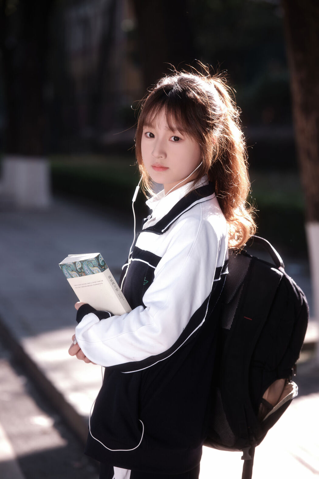 YiTuYu艺图语 Vol.6521 Bei Shang Fei Niu