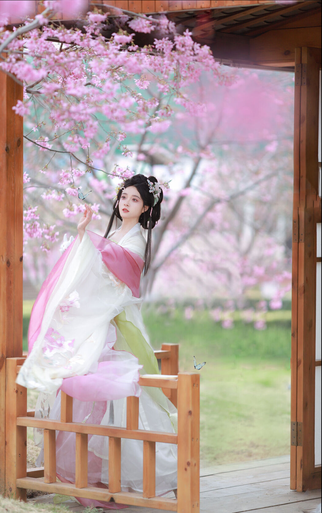 YiTuYu艺图语 Vol.6610 Nu Li Hua Zhuang De Sui Sui