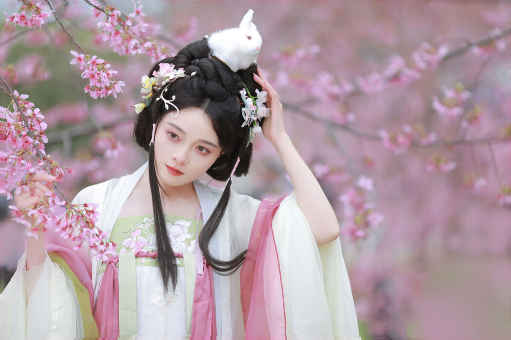 YiTuYu艺图语 Vol.6610 Nu Li Hua Zhuang De Sui Sui