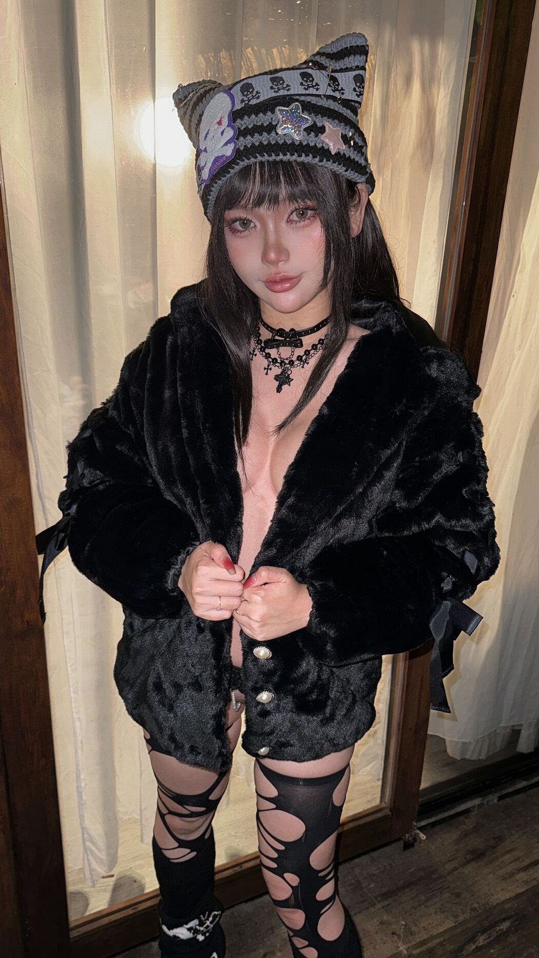 Coser@ZinieQ – UwU Girlfriend (24P – 4V)