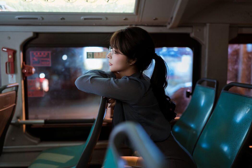 Coser@yuuhui玉汇 &#8211; 夜班族 Part1 (75P &#8211; 1V)