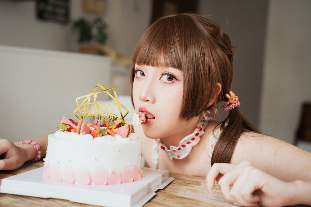 Coser@小和甜酒 – 白天鹅外卖 Part02 (47P)