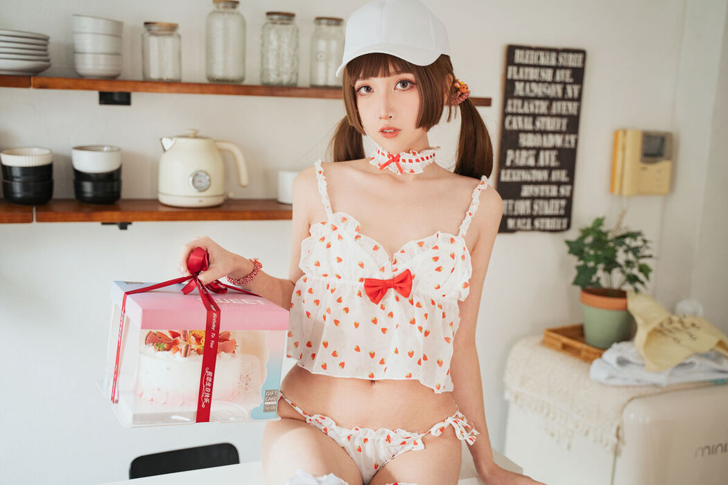 Coser@小和甜酒 – 白天鹅外卖 Part01 (48P)