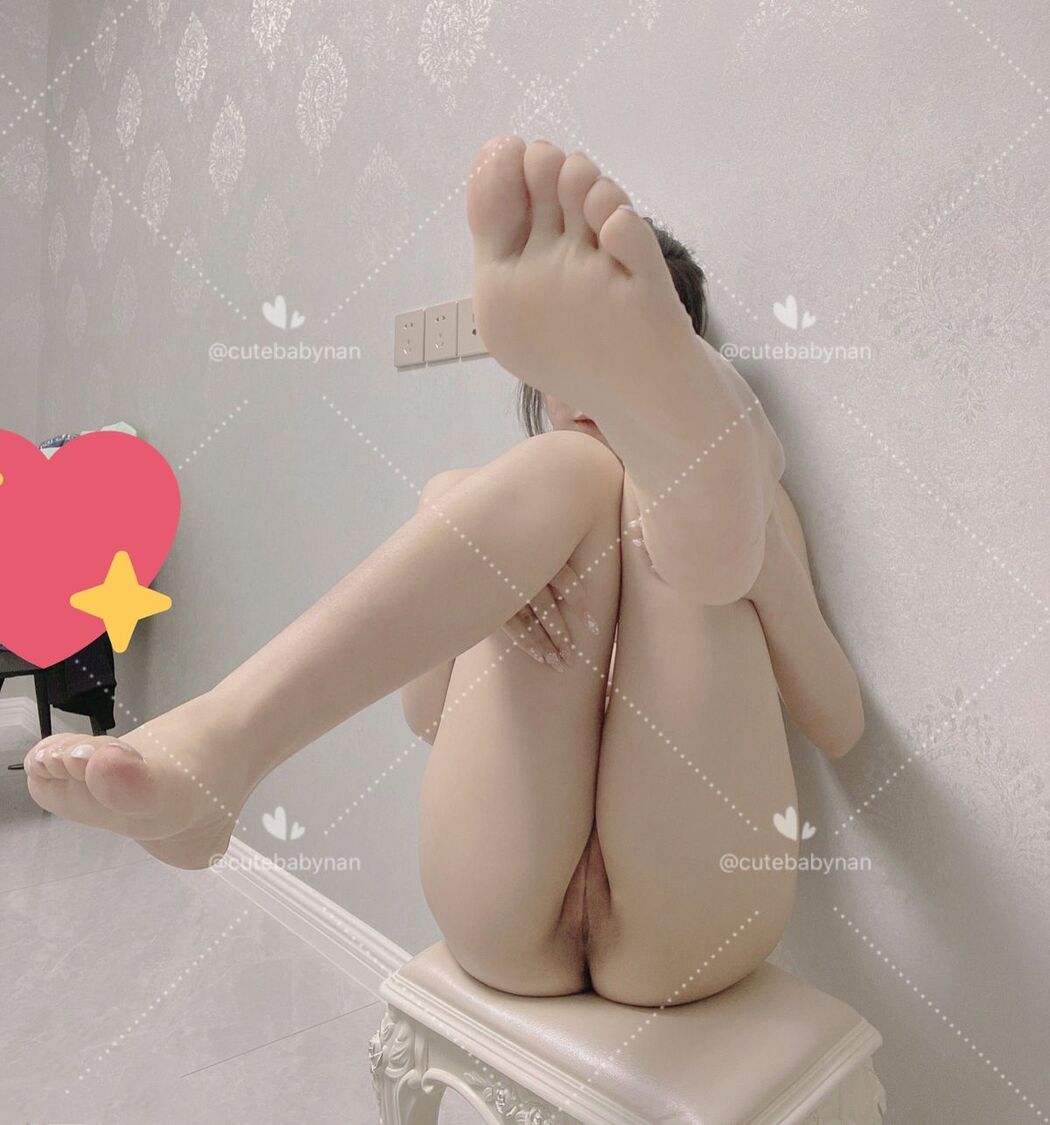 Coser@糯米酱 – 白虎美乳福利姬私拍自慰 Part1 (47P &#8211; 1V)