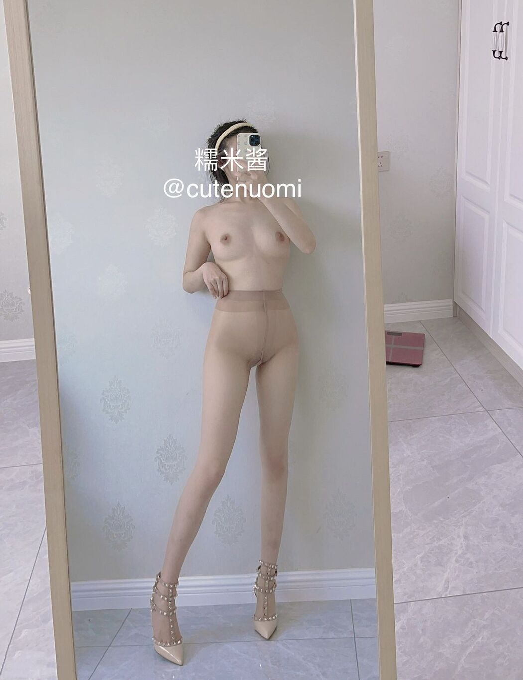 Coser@糯米酱 – 白虎美乳福利姬私拍自慰 Part5 (46P)