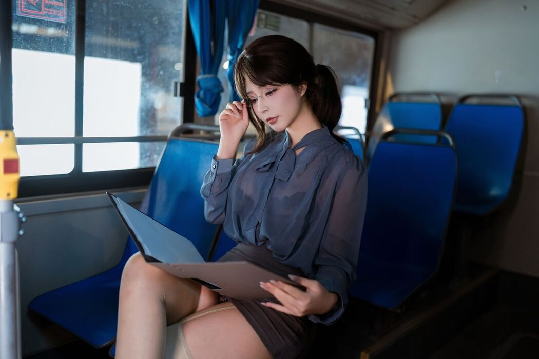 Coser@yuuhui玉汇 &#8211; 夜班族 Part1 (75P &#8211; 1V)