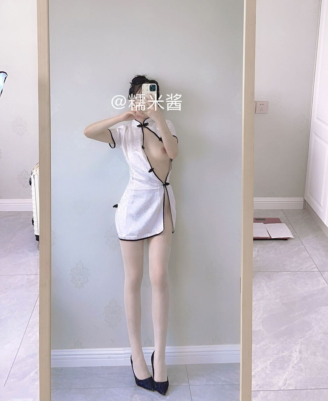 Coser@糯米酱 – 白虎美乳福利姬私拍自慰 Part3 (47P)