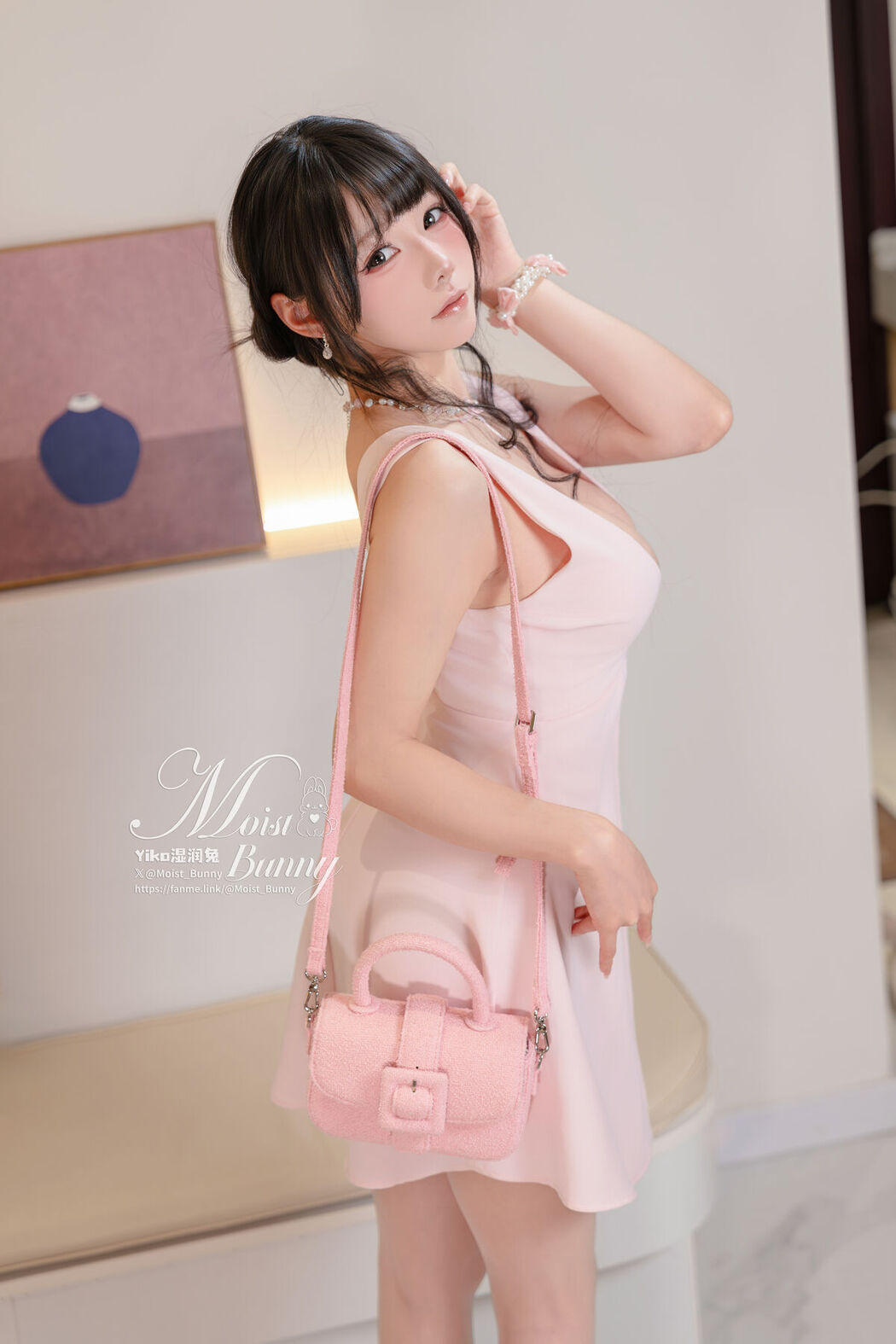 Coser@黏黏团子兔 – 04月作品 决胜内衣 脸红的思春期 Part01 (54P – 1V)