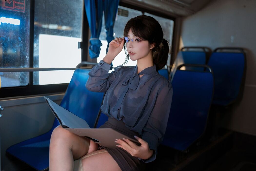 Coser@yuuhui玉汇 &#8211; 夜班族 Part1 (75P &#8211; 1V)
