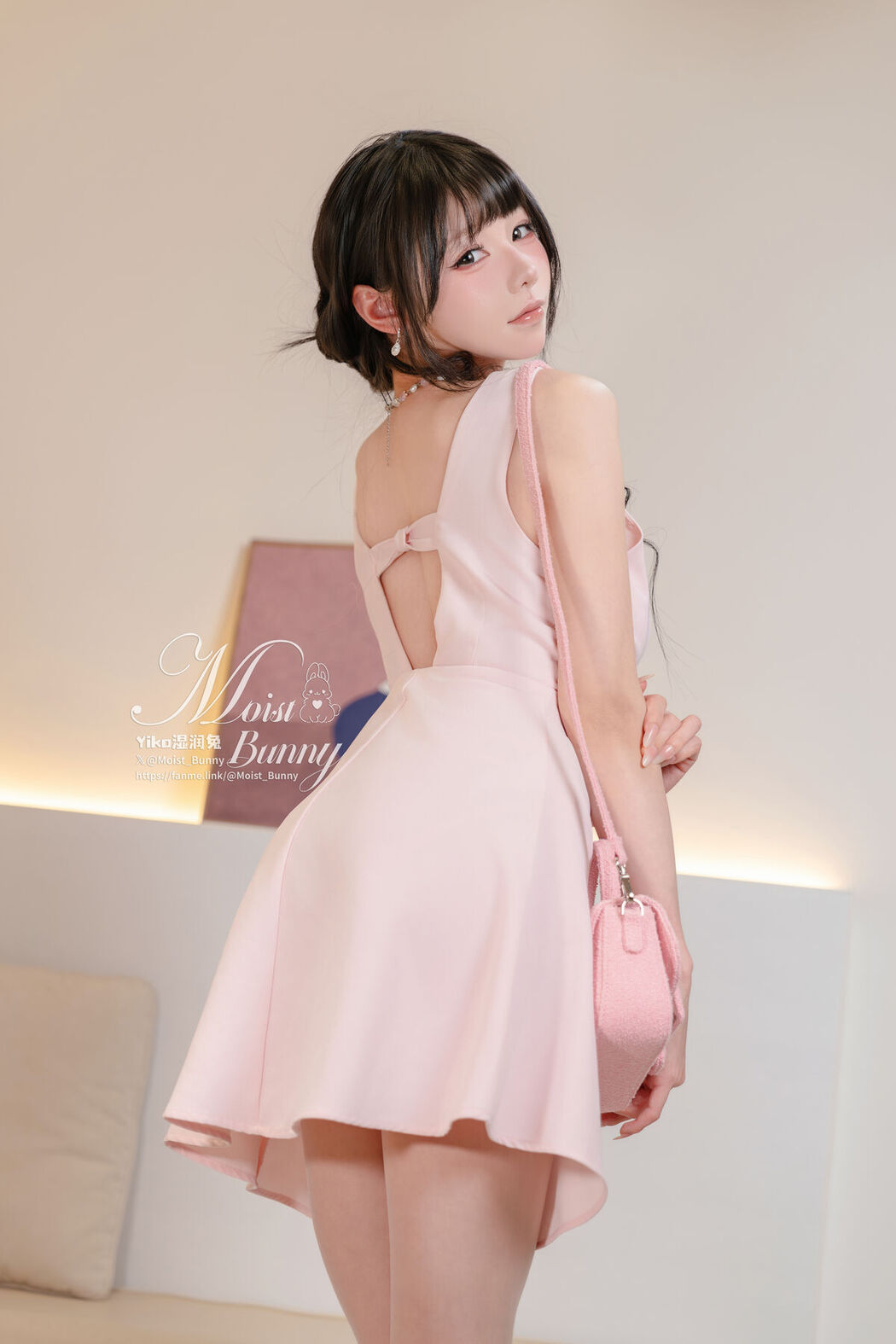 Coser@黏黏团子兔 – 04月作品 决胜内衣 脸红的思春期 Part01 (54P – 1V)