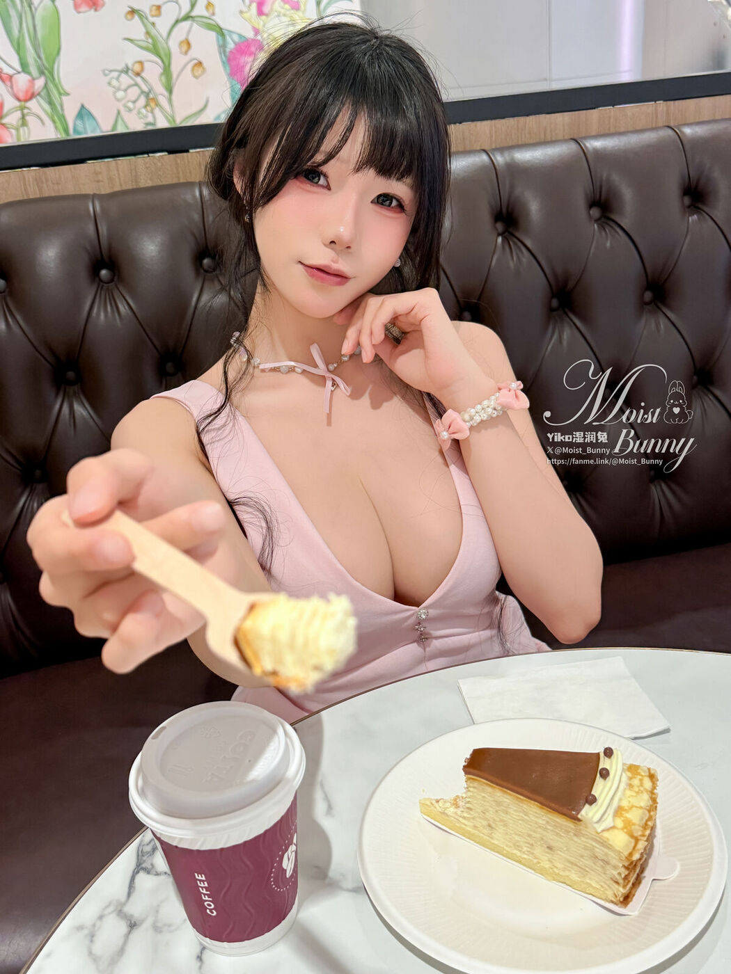 Coser@黏黏团子兔 – 04月作品 决胜内衣 脸红的思春期 Part03 (53P)