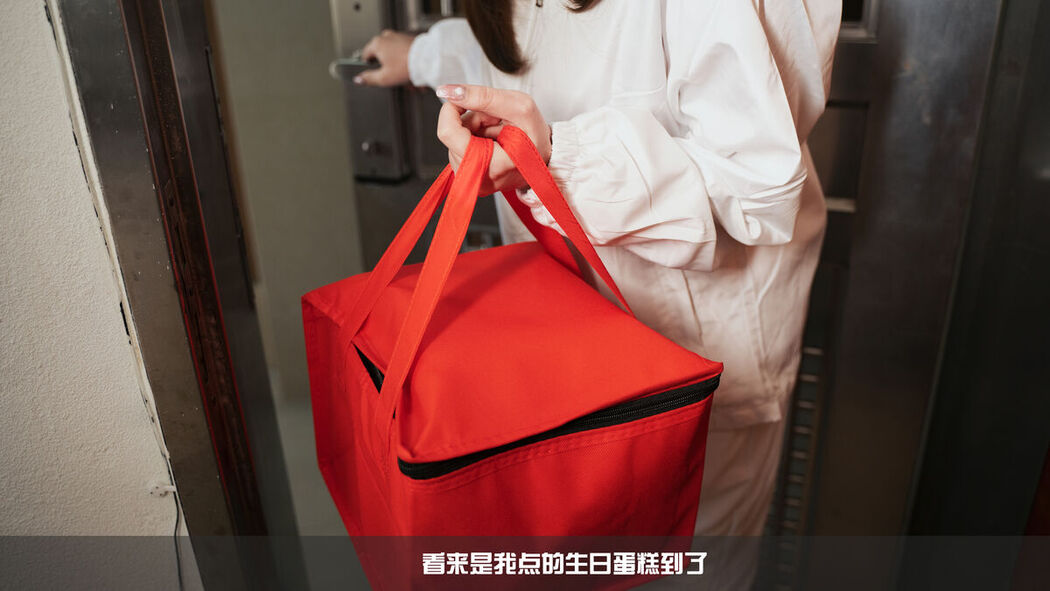 Coser@小和甜酒 – 白天鹅外卖 Part01 (48P)