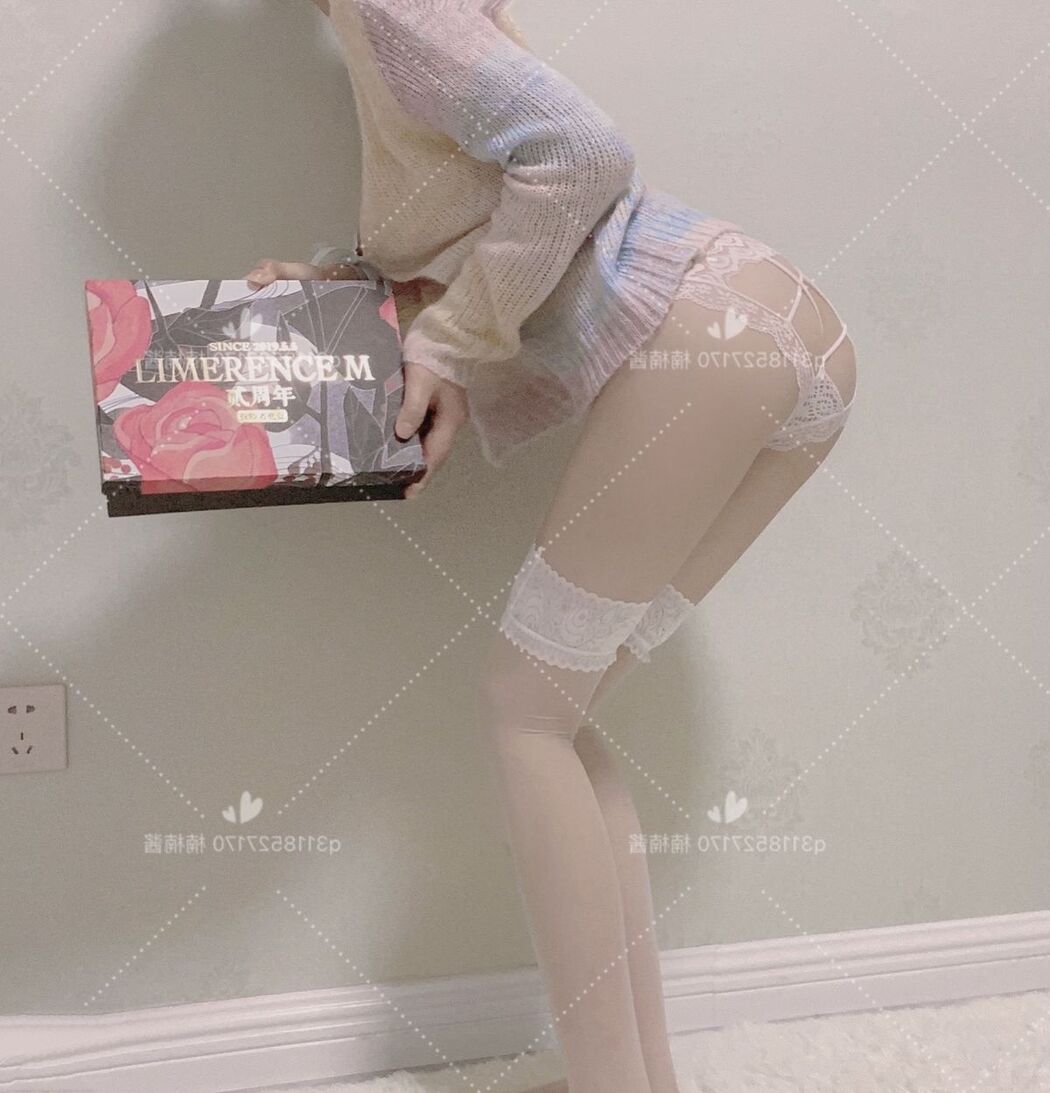 Coser@糯米酱 – 白虎美乳福利姬私拍自慰 Part1 (47P – 1V)