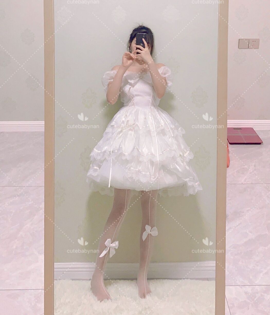 Coser@糯米酱 – 白虎美乳福利姬私拍自慰 Part3 (47P)