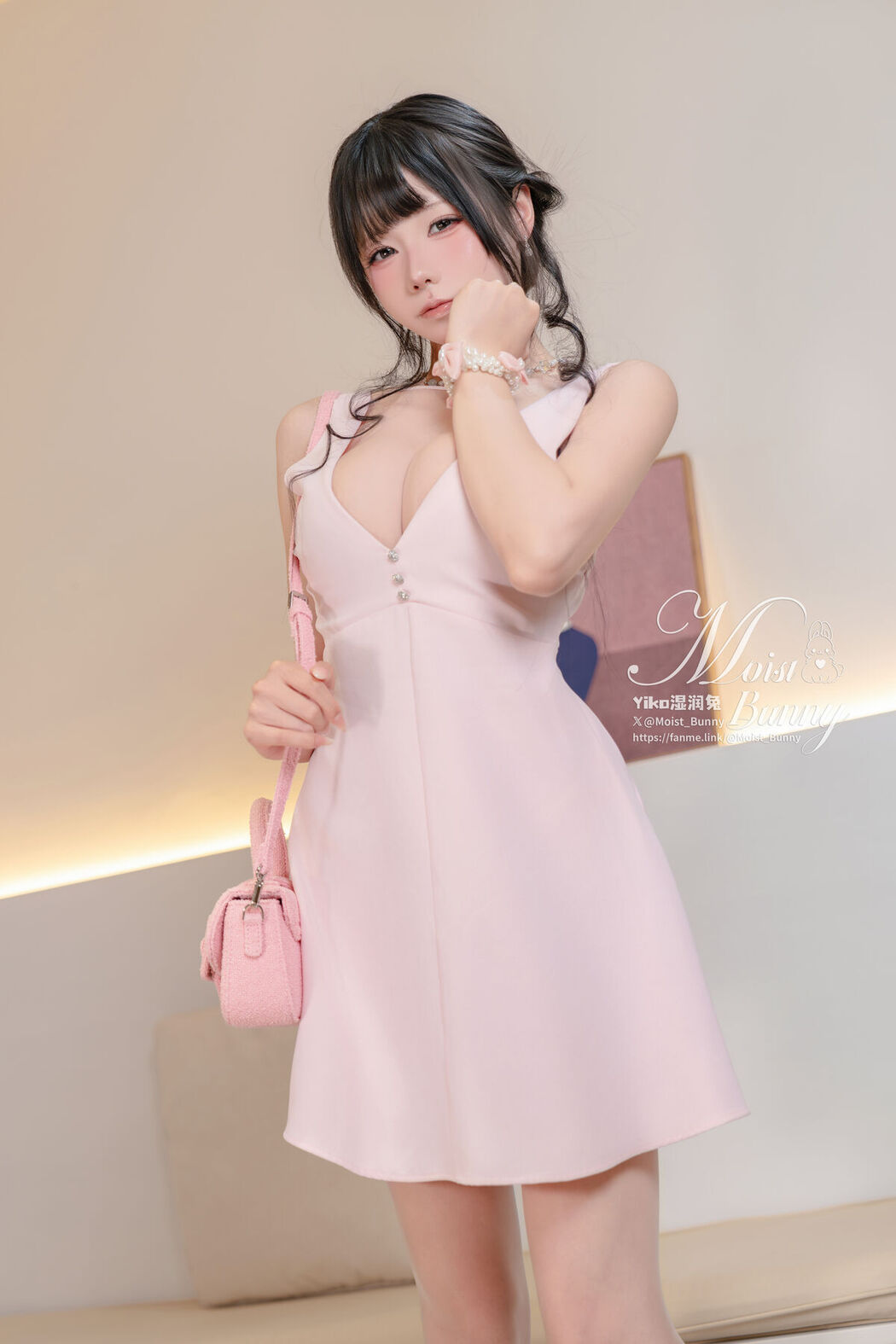 Coser@黏黏团子兔 – 04月作品 决胜内衣 脸红的思春期 Part01 (54P – 1V)