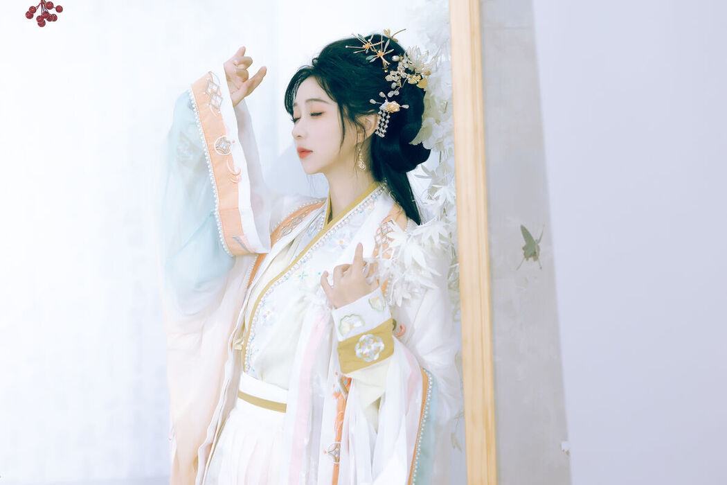 YiTuYu艺图语 Vol.6689 Qi Luo Sheng De Xiao Su Su