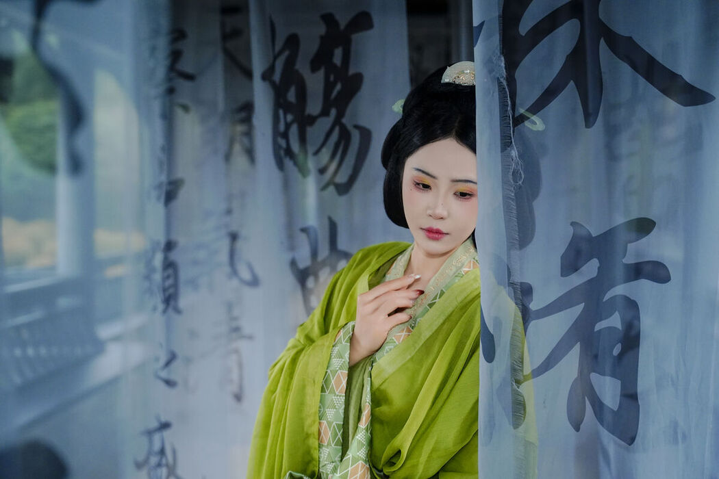 YiTuYu艺图语 Vol.6727 Shi Yue Bai Ya