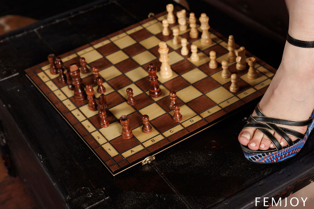 FemJoy Mary Greenwald – Chess (87P)