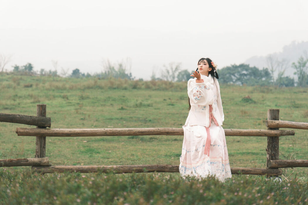 YiTuYu艺图语 Vol.6758 Er Liang Feng Yue