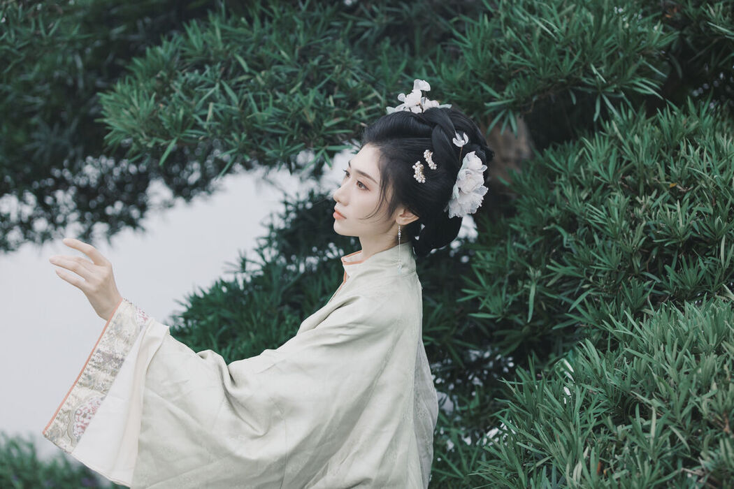 YiTuYu艺图语 Vol.6845 Yu Shao Yao Zao Shui