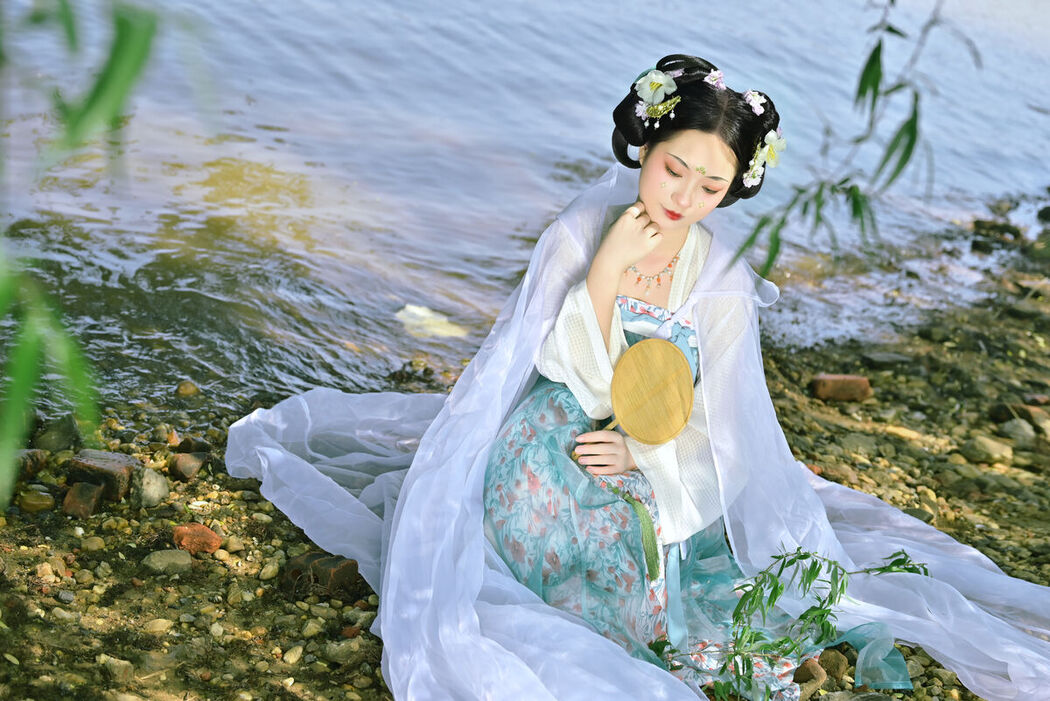 YiTuYu艺图语 Vol.6851 Nashi Tu Shiro