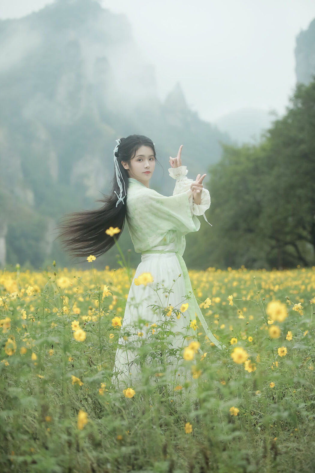 YiTuYu艺图语 Vol.6889 Yi Mi Liang Gao