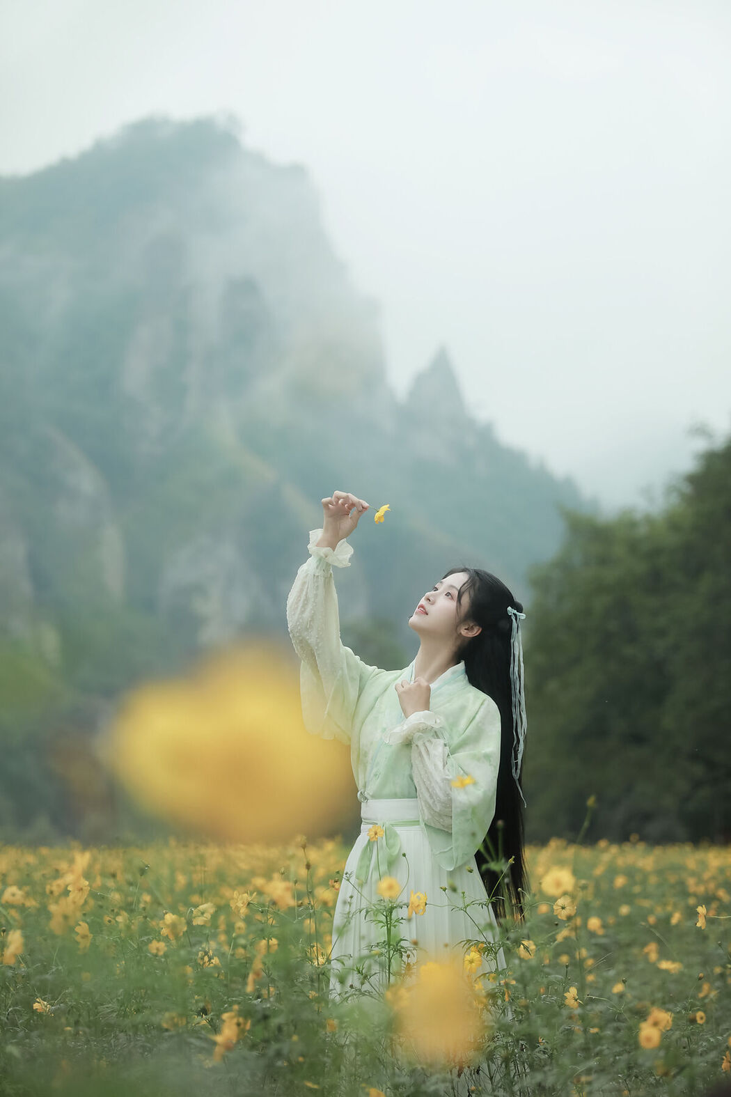 YiTuYu艺图语 Vol.6889 Yi Mi Liang Gao